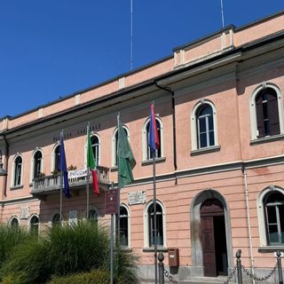 Il municipio di Angera