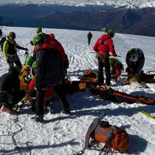 Una foto dell'esercitazione del Cnsas sul Monte Lema
