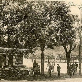 Il Chiosco Ponzini, situato in Piazza del Mercato