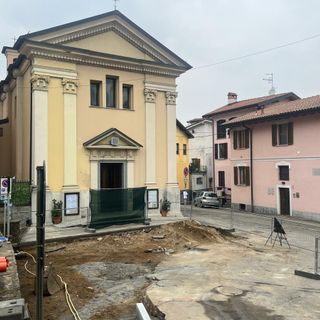 Lavori in corso per il nuovo sagrato della chiesa