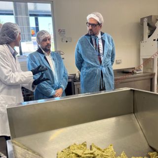 Un momento della visita dell'assessore regionale Guidesi alla Legù di Albizzate