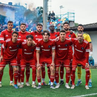 La Solbia che ha battuto il Saronno 3-0 nella finale del girone A di Eccellenza (foto Samuele Lucchi - Solbiatese calcio 1911)
