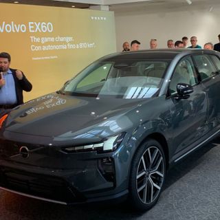 Nuova, bellissima: dal futuro ecco la Volvo EX60 da Clerici Auto a Induno Olona