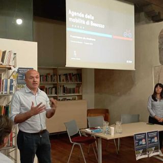 Il sindaco di Besozzo Coghetto durante la serata di presentazione dell'Agenda della Mobilità
