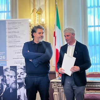 Il direttore artistico del festival Andrea Chiodi con il sindaco di Varese Davide Galimberti
