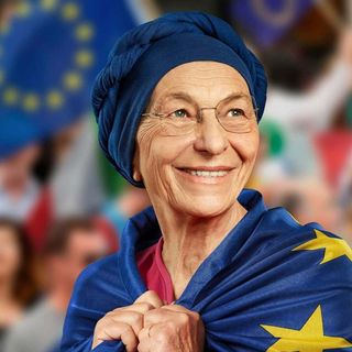 Foto dal profilo Facebook di Emma Bonino