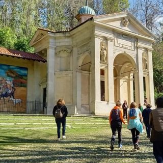 Malore lungo la via della Cappelle al Sacro Monte: paura per un 55enne