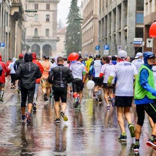Un'immagine dell'edizione 2019 della Varese City Run (foto dalla pagina Facebook dell'organizzazione)