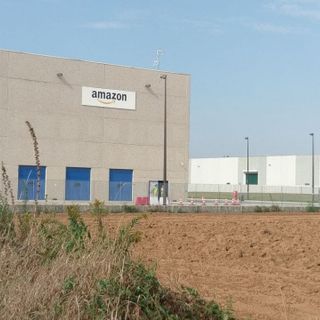 Lo stabilimento di Amazon a Origgio