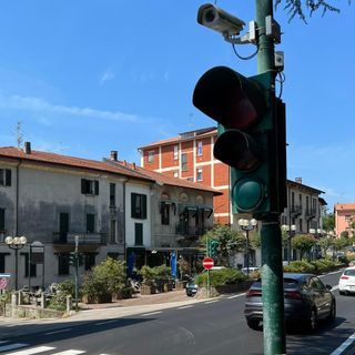 In tilt il semaforo sulla statale 394 in centro a Barasso