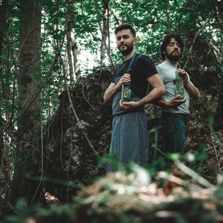 I fondatori del brand della Valceresio Naturae Gin Diego Sgarbossa e Carlo De Flippo