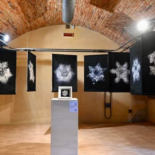 La mostra di Alessandro Puccia dedicata all'acqua ospitata nel palazzo comunale di Besozzo