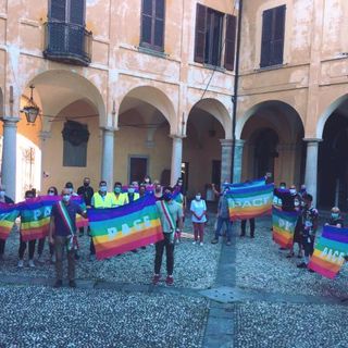 A Besozzo le bandiere della pace per la festa del rifiugiato