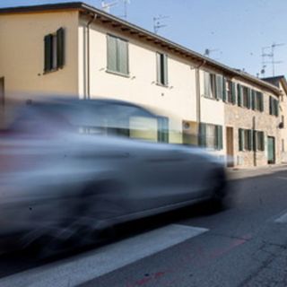 Besozzo, arriva una petizione sul traffico: «Le auto sfrecciano ad alta velocità nei centri abitati»