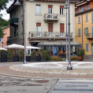 Besozzo si prepara alla notte bianca di sabato. Il sindaco: «Sosteniamo il tessuto commerciale del paese fatto da negozi di vicinato»