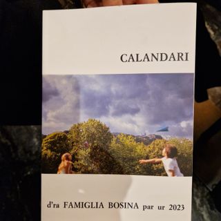 VIDEO E FOTO. La Famiglia Bosina presenta il Calandari par ur 2023 e ci racconta come &quot;inamurass e spusass ai temp di nost vecc&quot;