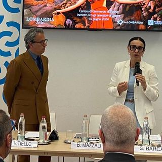 A destra nella foto, l'assessore regionale Barbara Mazzali