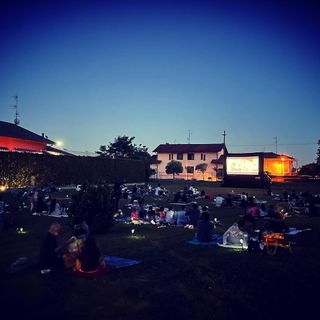 VIDEO E FOTO. Tutto esaurito per il cinema all'aperto a Cavaria con Premezzo: «Il paese è vivo»