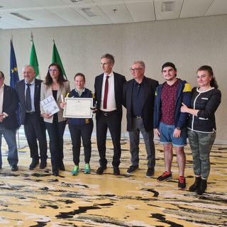 La Regione premia Tetiana Hlyvka, campionessa mondiale ucraina di curling per sordi, ospite di una famiglia di Cavaria con Premezzo