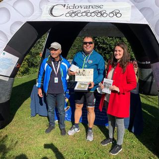 Il sindaco Rossella Magnani alla premiazione della gara ciclistica