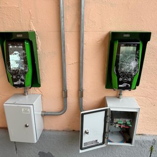 FOTONOTIZIA. Stazione di Caldé, vandalizzate le convalidatrici di nuova generazione