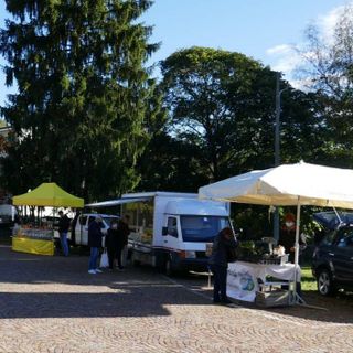 Il mercatino di Cuveglio cresce e diventa un appuntamento fisso e provinciale
