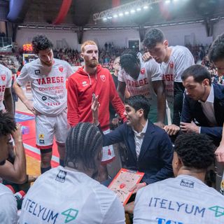 Mannion ieri in panchina contro Trapani (foto di Fabio Averna)