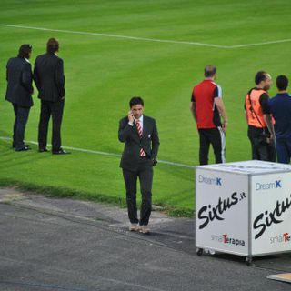 Giuseppe D'Aniello a bordo campo in serie B (foto Ezio Macchi)
