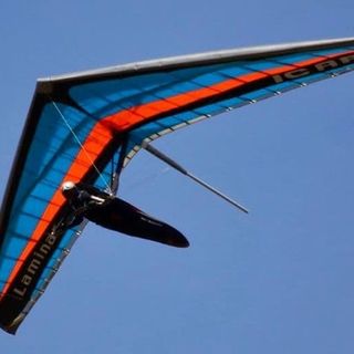 Cade con il deltaplano alla Rasa. Ricoverato al Circolo