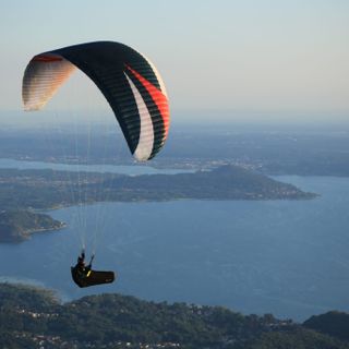 A Casalzuigno un fine settimana tra castagnate, enogastronomia e voli con il deltaplano