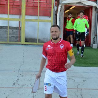 Donato Disabato si è ripreso il Varese e la fascia (foto Ezio Macchi)