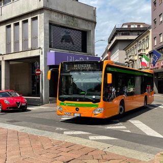 Varese, autista aggredito sul pullman. Bianchi: «Atto gravissimo, escalation di violenza in città. L'amministrazione intervenga»