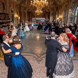 Torna il Gran Ballo di Natale al Salone Estense Torna il Gran Ballo di Natale al Salone Estense