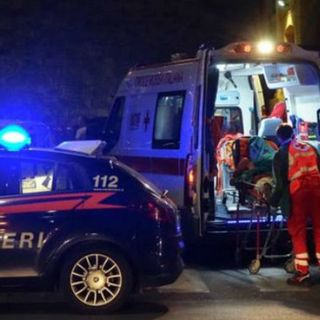 Varese, notte folle di un giovane: beve, finisce in ospedale e aggredisce con una ginocchiata un carabiniere
