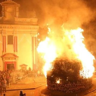 E' il giorno del Falò di Sant'Antonio. Orari, programma, parcheggi e strade chiuse: tutte le informazioni per godersi la festa