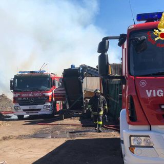 Pomeriggio di fuoco a Tradate: compostaggio in fiamme