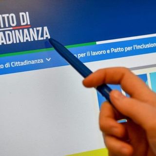Dichiarazioni e documenti falsi per avere il reddito di cittadinanza, 47enne nei guai