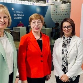da sin. le prof. Anita Hoele, Susanne Lin-Klitzing e Marina La Pietra in giacca bianca (credit: https://www.dphv.de/)