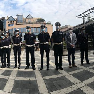 Giovani, preparati e determinati. Ecco i nuovi 7 agenti di polizia locale che presidieranno il centro di Varese (VIDEO)