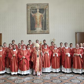 L'Arcivescovo Delpini ordina 17 nuovi sacerdoti. Tra loro tre varesini