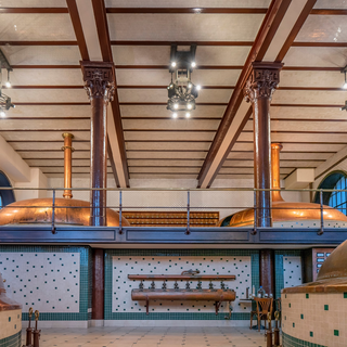 La sala cottura del Birrificio Angelo Poretti. Foto sotto, Olivier Dubost, Managing Director Carlsberg Italia