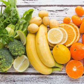 Cresce in provincia di Varese la spesa all'aria aperta: con il caldo boom di frutta e verdura all'Agrimercato