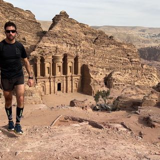 Fulvio Rinaldi a Petra. Nella gallery, alcune foto della sua corsa in Giordania e verso la vetta del Kilimanjaro