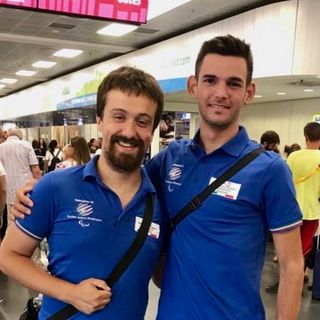 Gabriele Alzati (a destra) con la divisa azzurra a Newcastle con il compagno di squadra Michele Quarantino