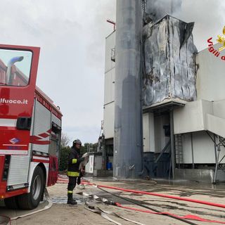 L'incendio alla ditta Civelli di Gavirate