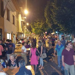 Alcuni momenti della prima serata Rosa Shopping di Gavirate di giovedì 22 giugno