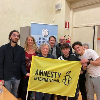 Gli studenti dello Stein di Gavirate incontrano i volontari di Amnesty International Varese