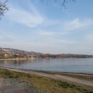 Il lungolago di Gavirate
