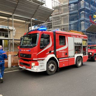 Il contatore elettrico di un negozio prende fuoco, paura a Germignaga