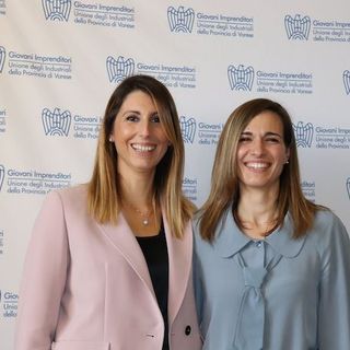 Da sinistra la presidente uscente Giorgia Munari, a destra, la nuova presidente Martina Giorgetti